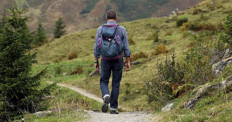 équipement léger pour randonnée en montagne : le guide ultime