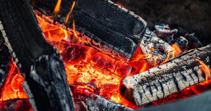 10 recettes faciles pour cuisiner sur un feu de camp qui bluffent tout le monde